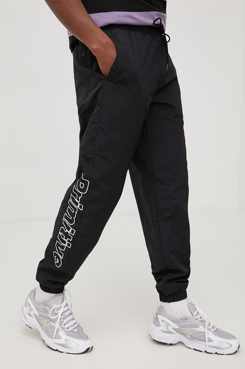 Primitive Спортен панталон Cut N Sew в черно с принт - Pepit.bg