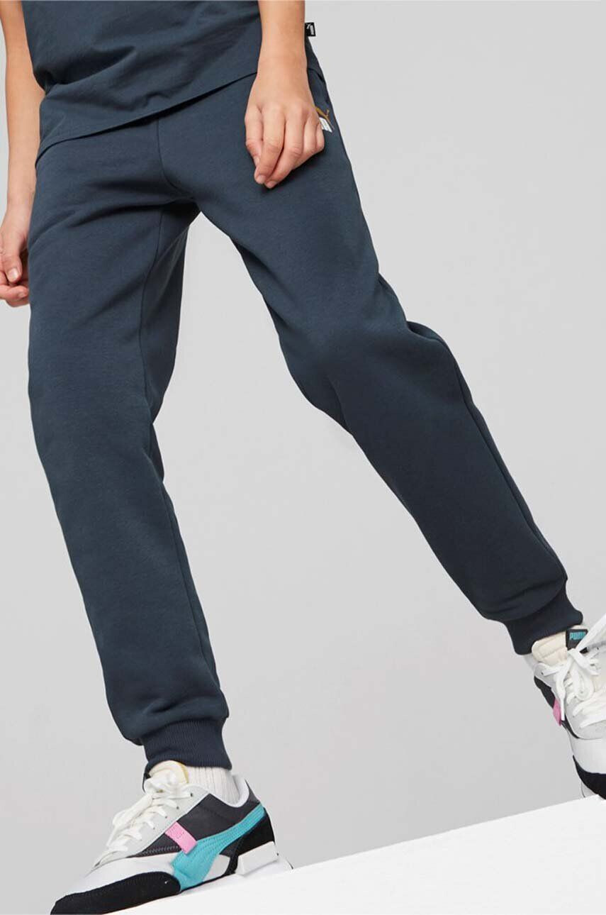 Puma Детски спортен панталон ESS+ 2 Col Logo Pants FL cl B в синьо с изчистен дизайн - Pepit.bg