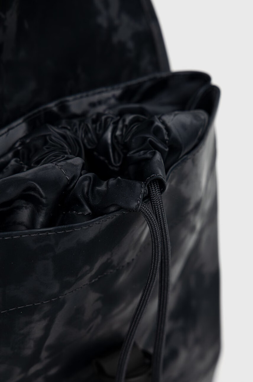 Rains Раница 13870 Bucket Backpack в тъмносиньо голям размер с десен - Pepit.bg
