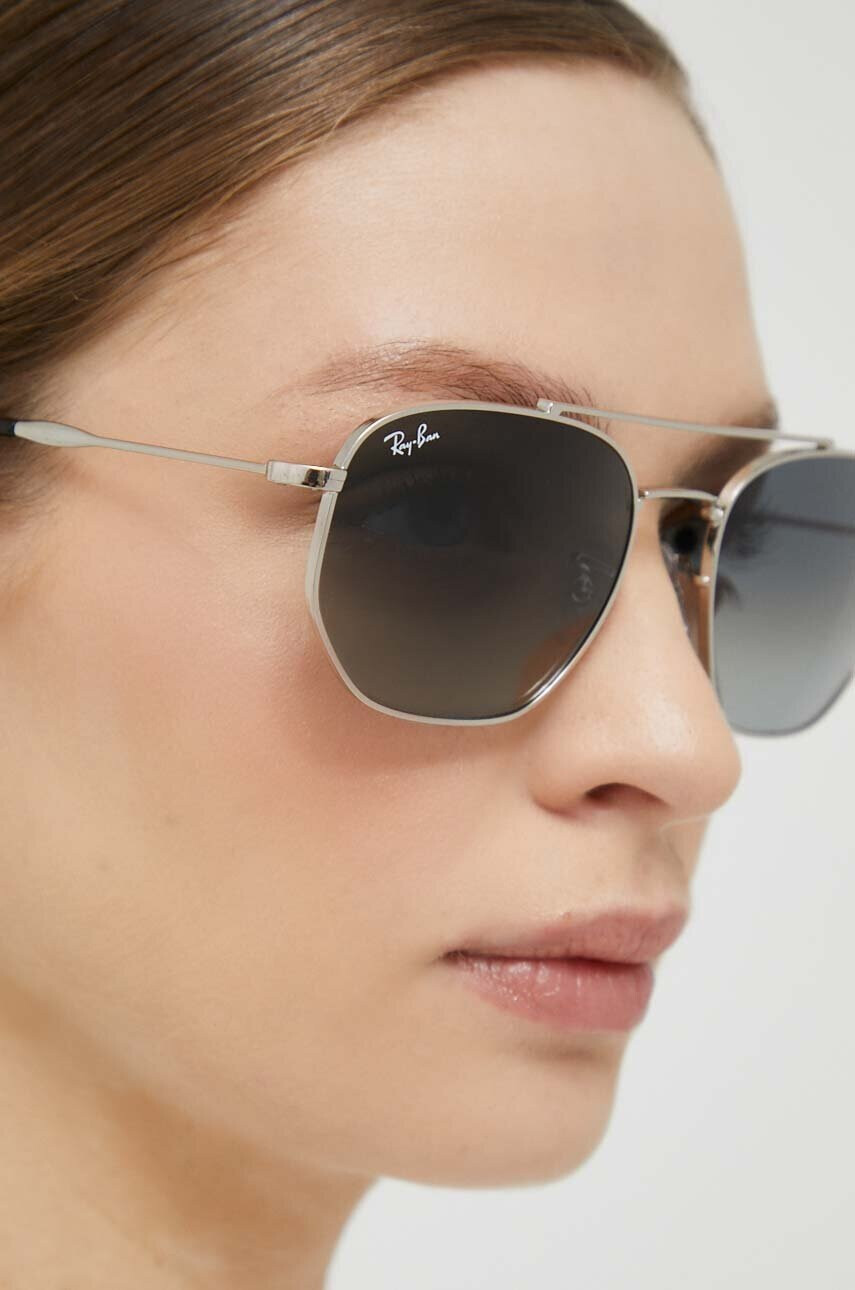 Ray-Ban Слънчеви очила в сиво - Pepit.bg