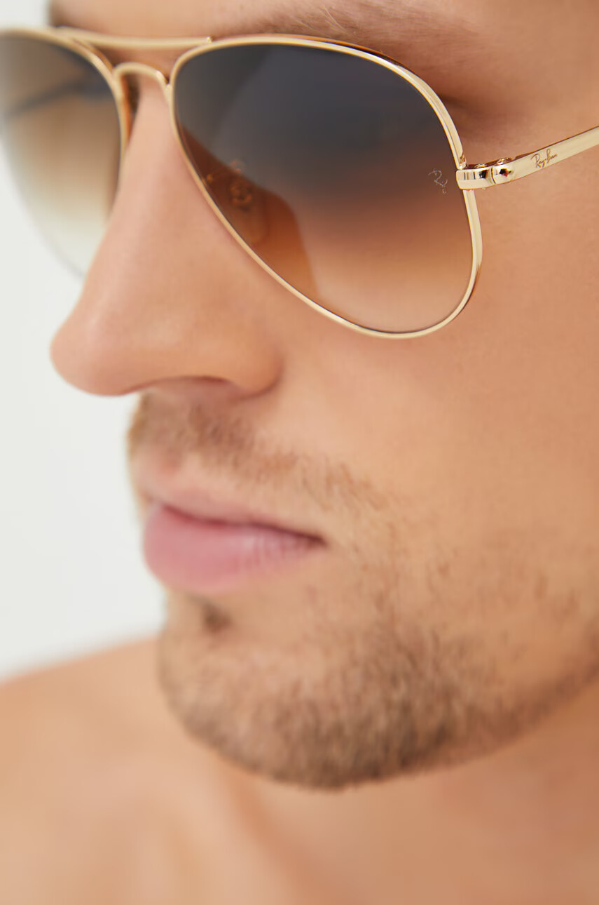 Ray-Ban Слънчеви очила в златисто - Pepit.bg