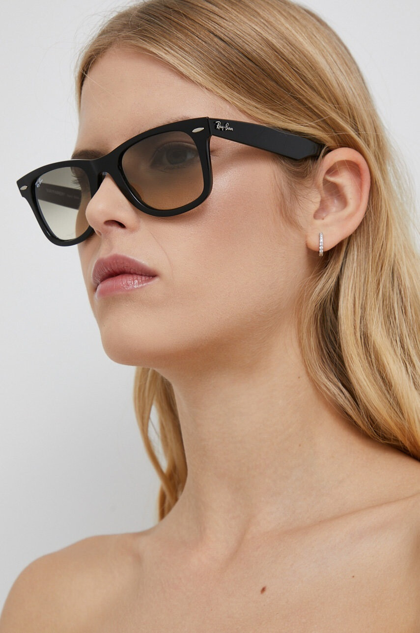 Ray-Ban Слънчеви очила в черно - Pepit.bg