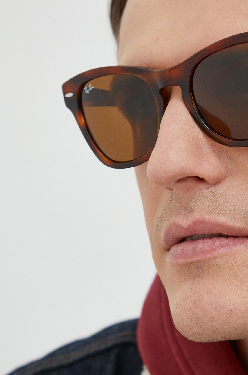Ray-Ban Слънчеви очила в кафяво - Pepit.bg