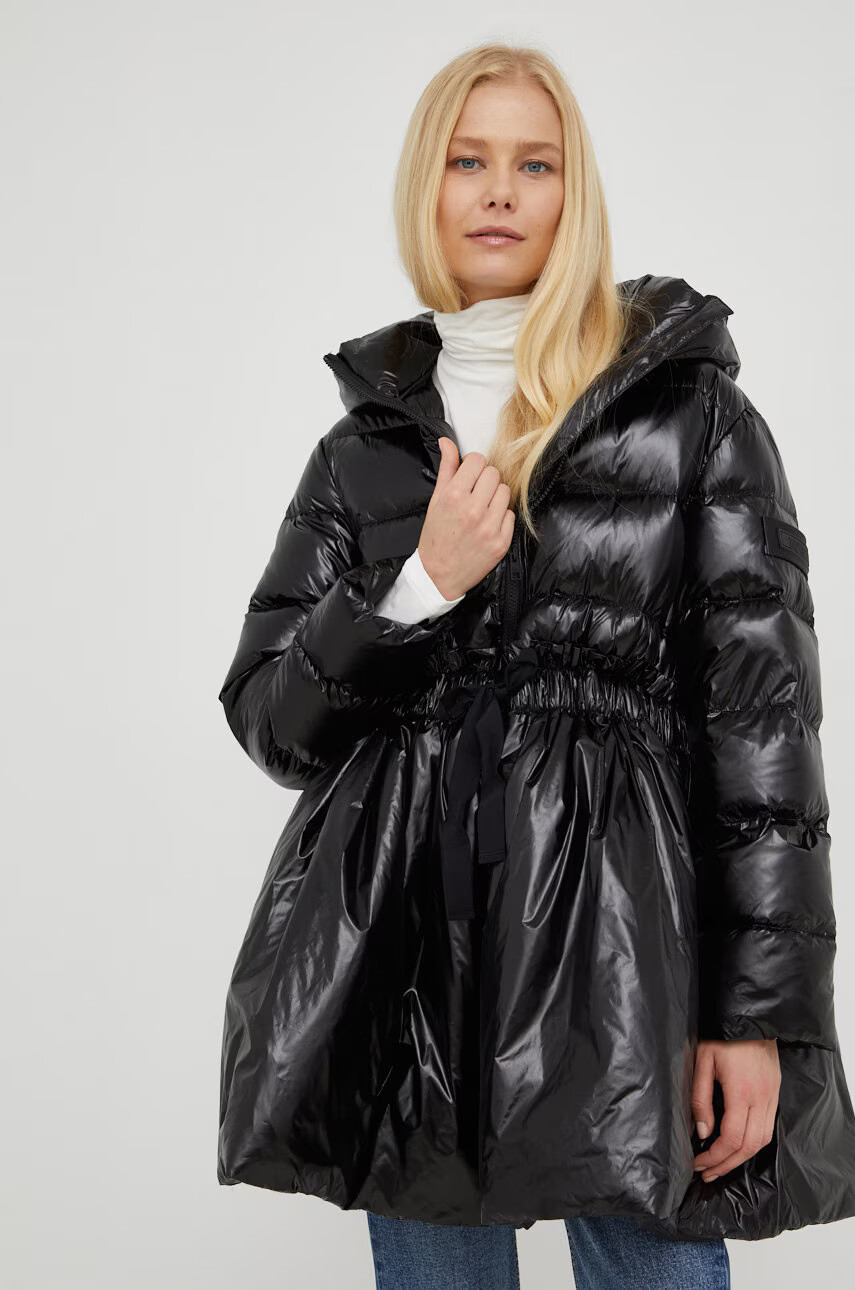 Red Valentino Пухено яке в черно с преходна изолация - Pepit.bg