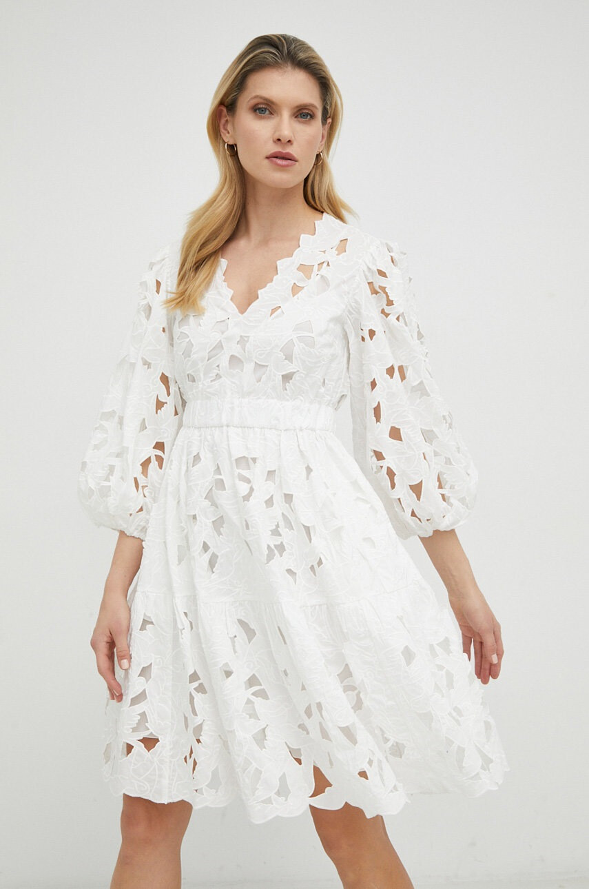 Red Valentino Рокля в бяло къс модел разкроен модел - Pepit.bg
