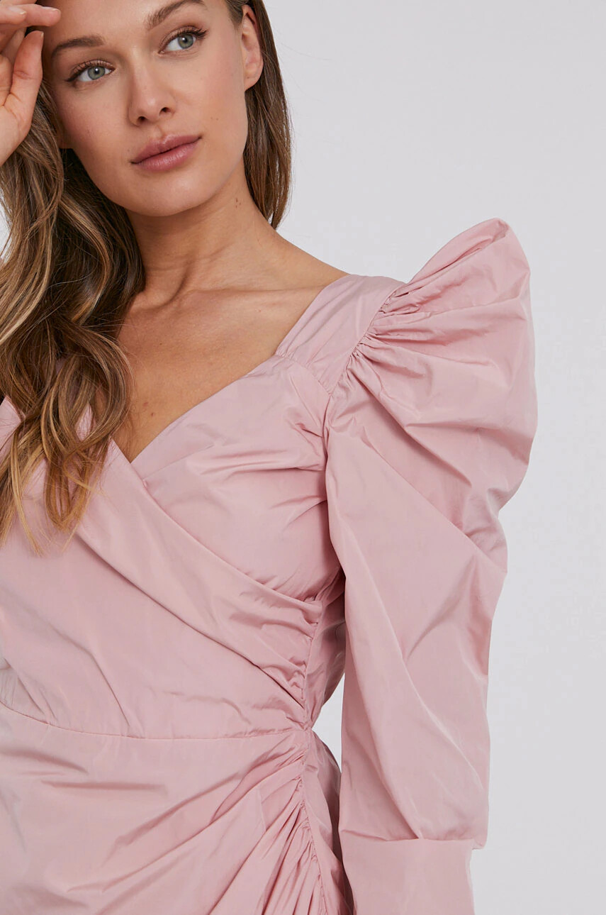 Red Valentino Рокля в розово къс модел разкроен модел - Pepit.bg
