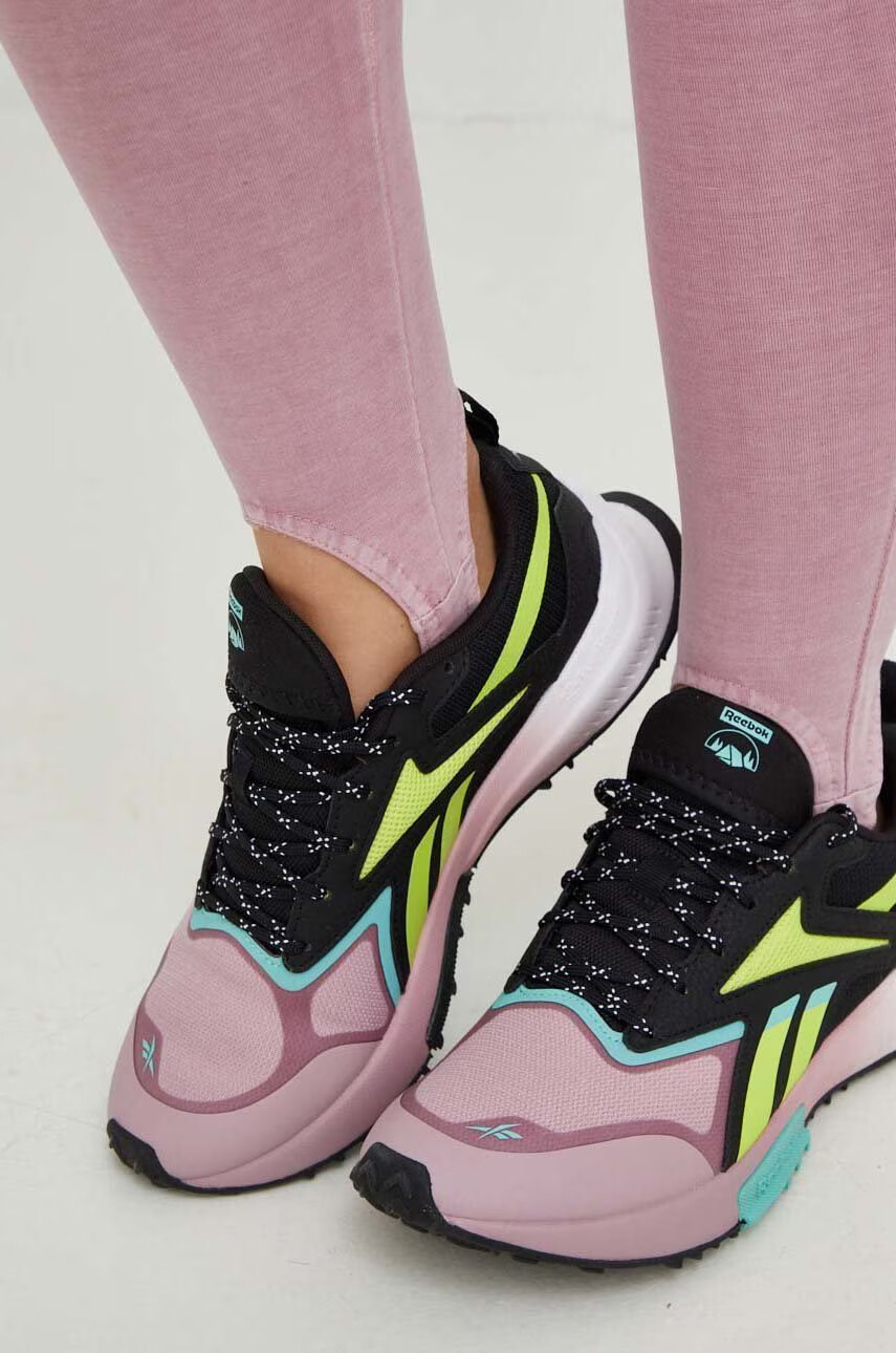 Reebok Classic Клин в розово с изчистен дизайн - Pepit.bg