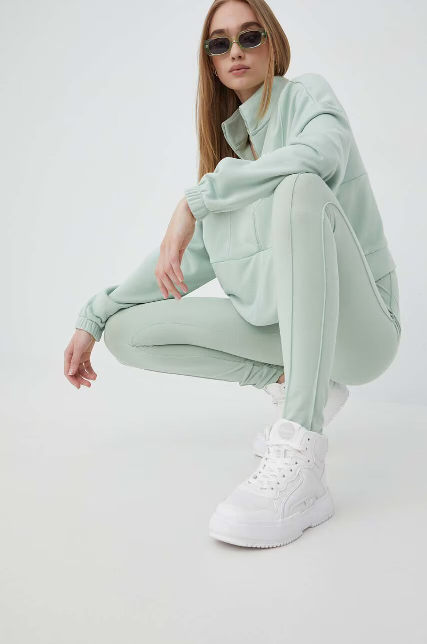Reebok Classic Клин H46790 в зелено с изчистен дизайн - Pepit.bg