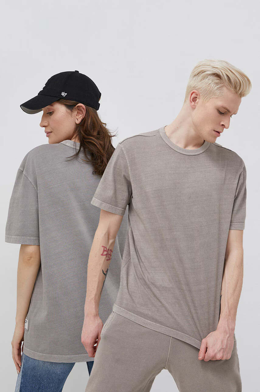 Reebok Classic Памучна тениска HB5966 в сиво с изчистен дизайн - Pepit.bg