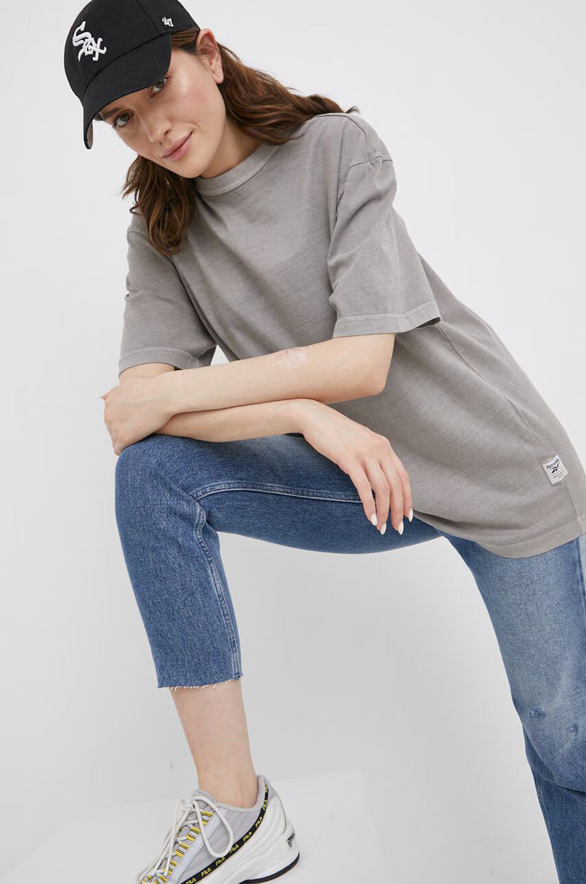 Reebok Classic Памучна тениска HB5966 в сиво с изчистен дизайн - Pepit.bg