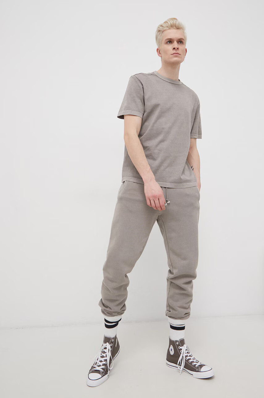 Reebok Classic Памучна тениска HB5966 в сиво с изчистен дизайн - Pepit.bg