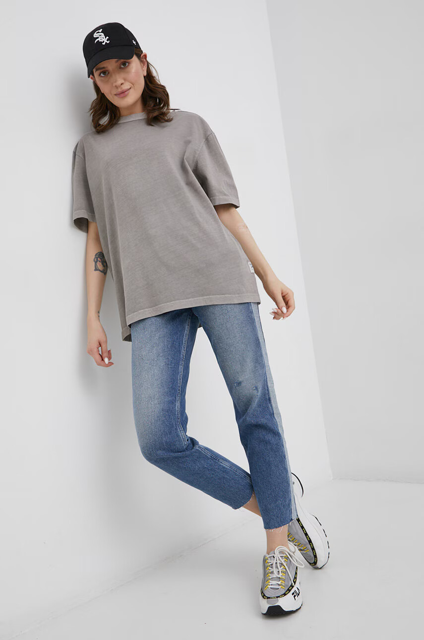 Reebok Classic Памучна тениска HB5966 в сиво с изчистен дизайн - Pepit.bg