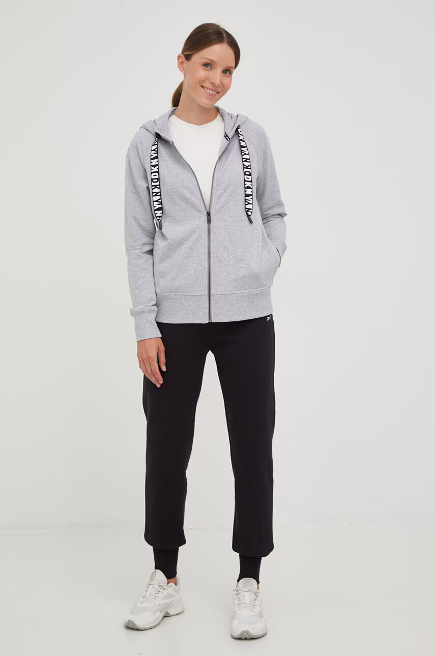 Reebok Classic Спортен панталон в черно с изчистен дизайн - Pepit.bg