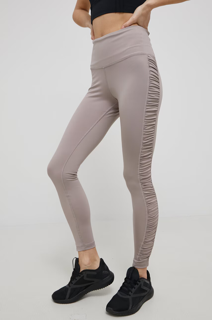 Reebok Клин H56371 дамски в бежово с изчистен дизайн - Pepit.bg