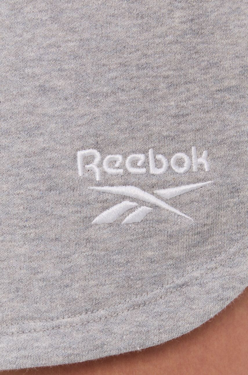 Reebok Къс панталон GR9412 дамски в сиво с изчистен дизайн със стандартна талия - Pepit.bg