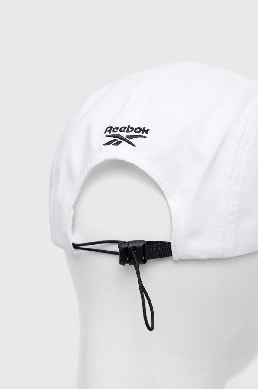 Reebok Шапка с козирка Tech Style в бяло с принт - Pepit.bg