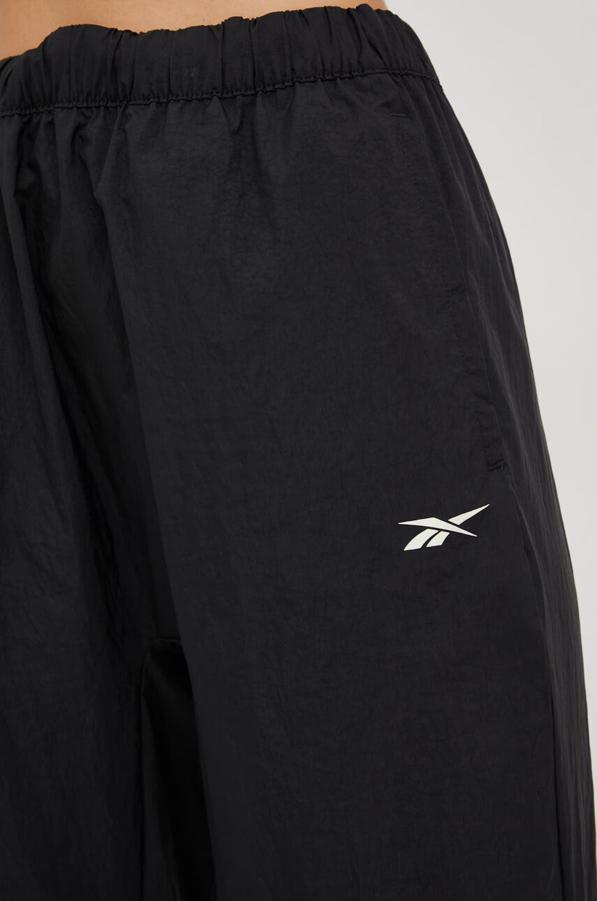 Reebok Спортен панталон в черно с принт - Pepit.bg