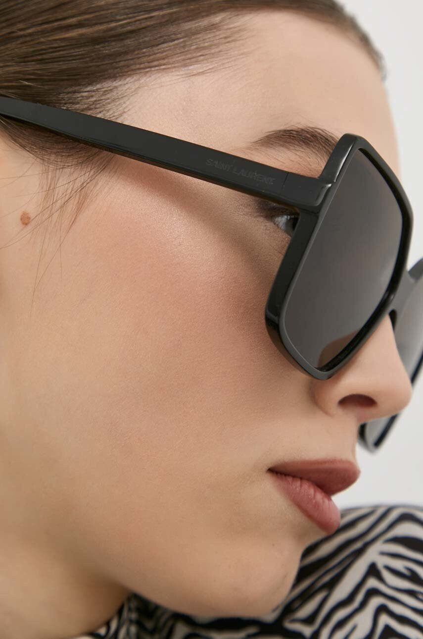 Saint Laurent Слънчеви очила Betty в черно - Pepit.bg