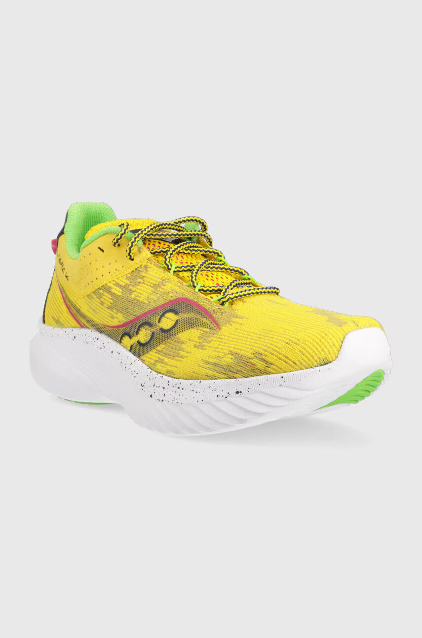 Saucony Обувки за бягане Kinvara 13 в жълто - Pepit.bg