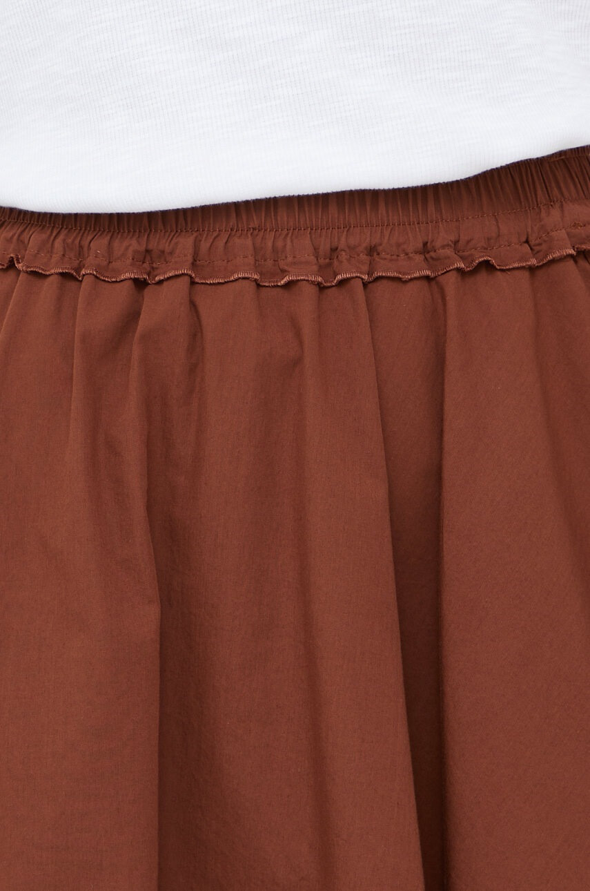 Sisley Памучна пола в кафяво къс модел разкроен модел - Pepit.bg