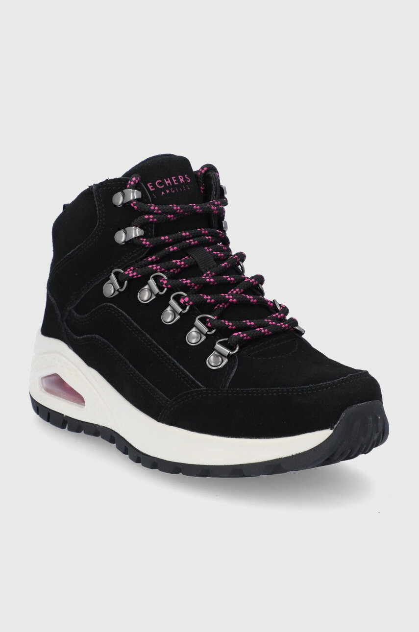 Skechers Велурени обувки в черно - Pepit.bg