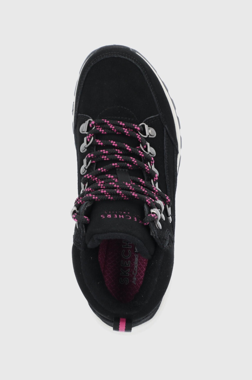 Skechers Велурени обувки в черно - Pepit.bg