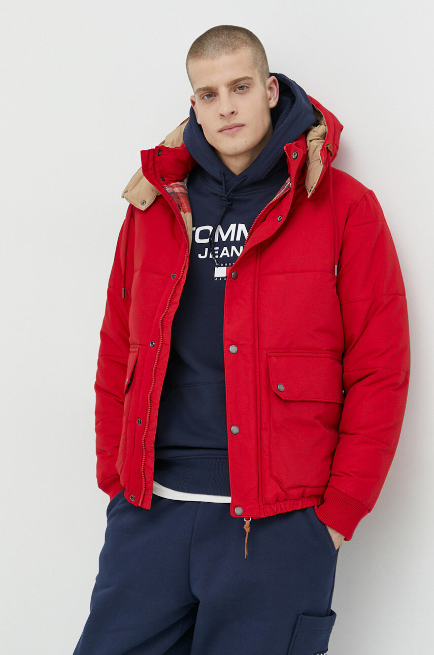 Superdry Яке в червено със зимна изолация - Pepit.bg