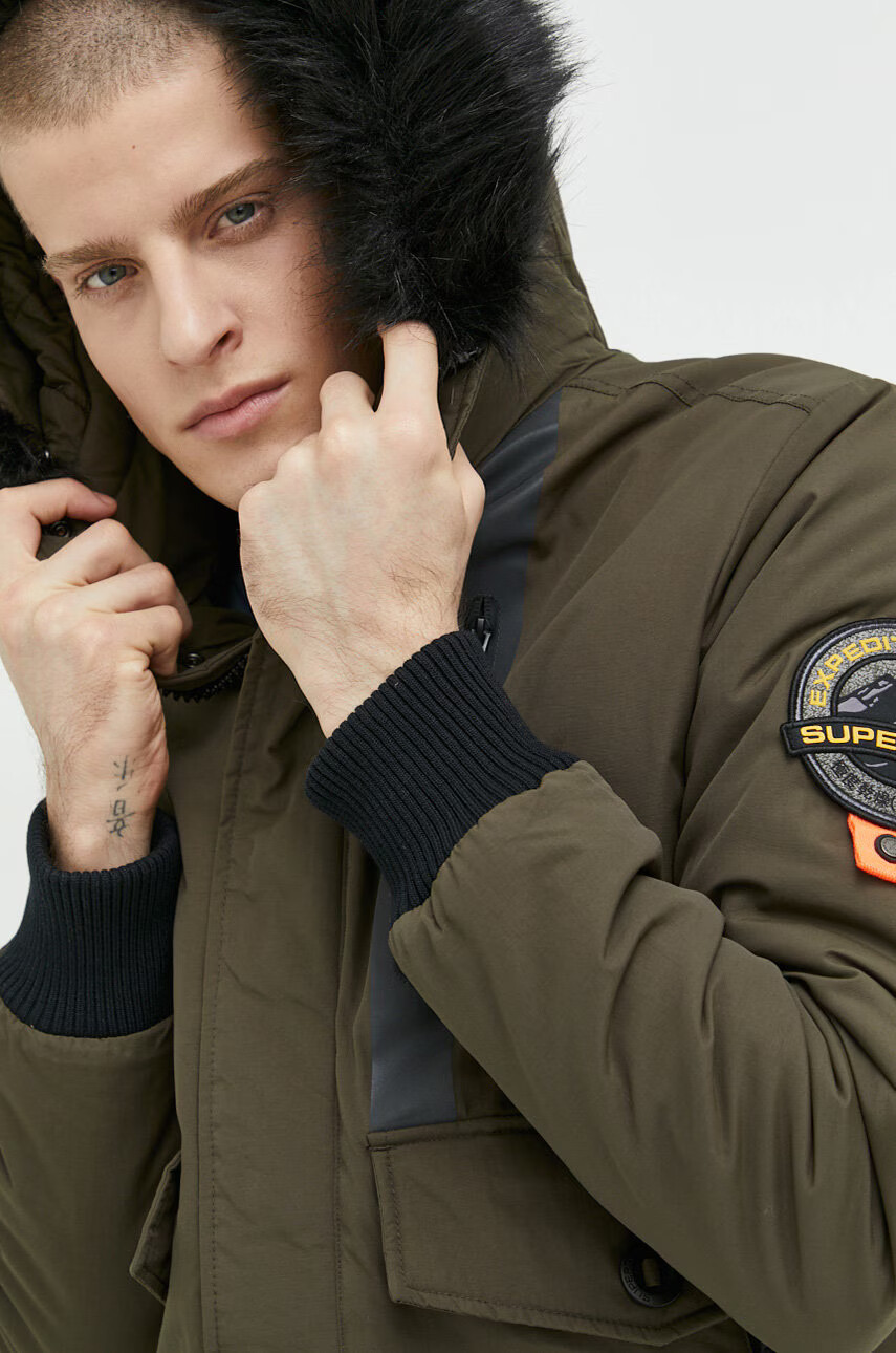 Superdry Яке в зелено със зимна изолация - Pepit.bg