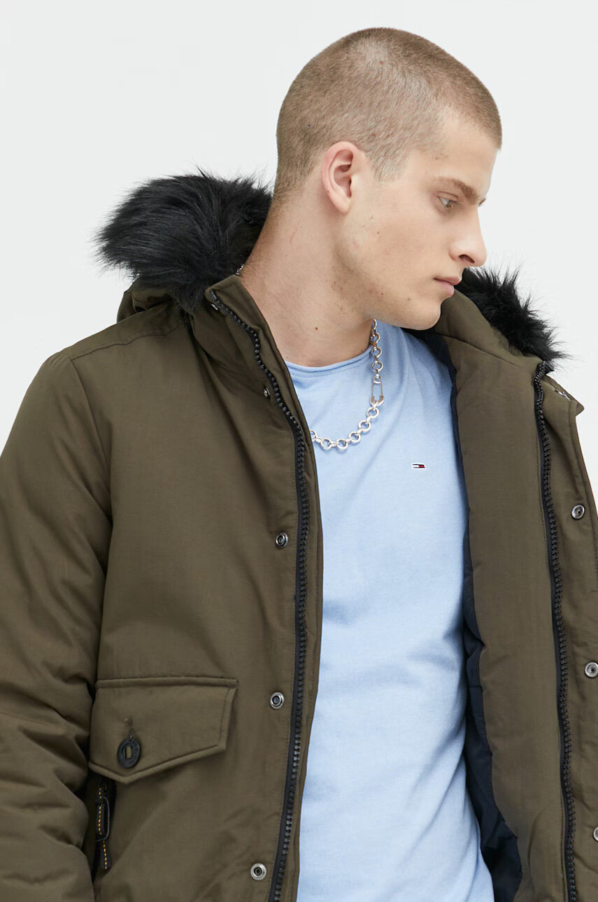Superdry Яке в зелено със зимна изолация - Pepit.bg