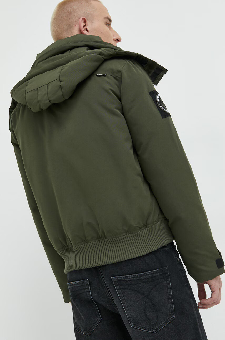 Superdry Яке в зелено със зимна изолация - Pepit.bg