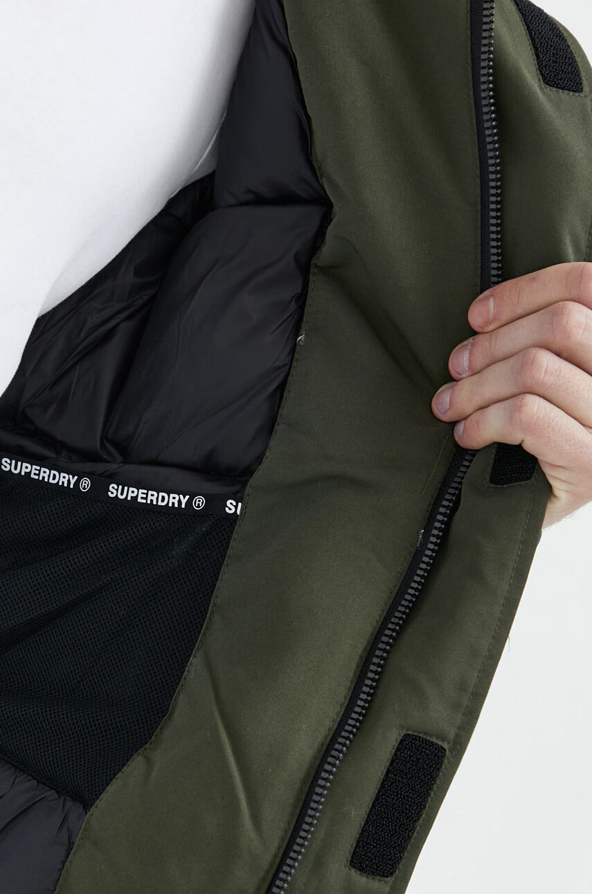 Superdry Яке в зелено със зимна изолация - Pepit.bg