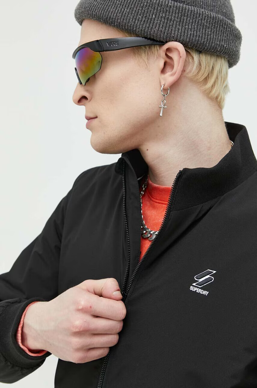 Superdry Яке бомбър в черно с преходна изолация - Pepit.bg