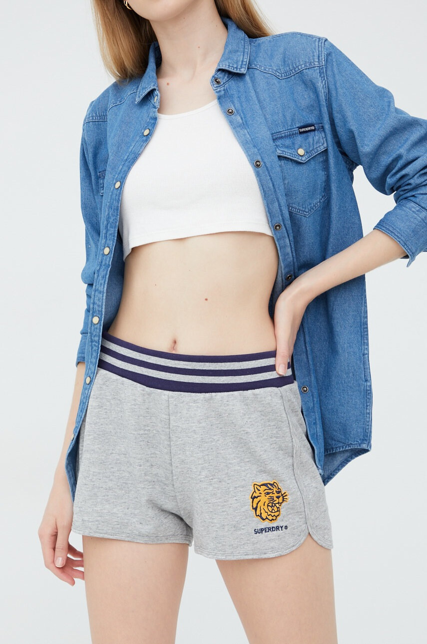 Superdry Къси панталони в червено - Pepit.bg