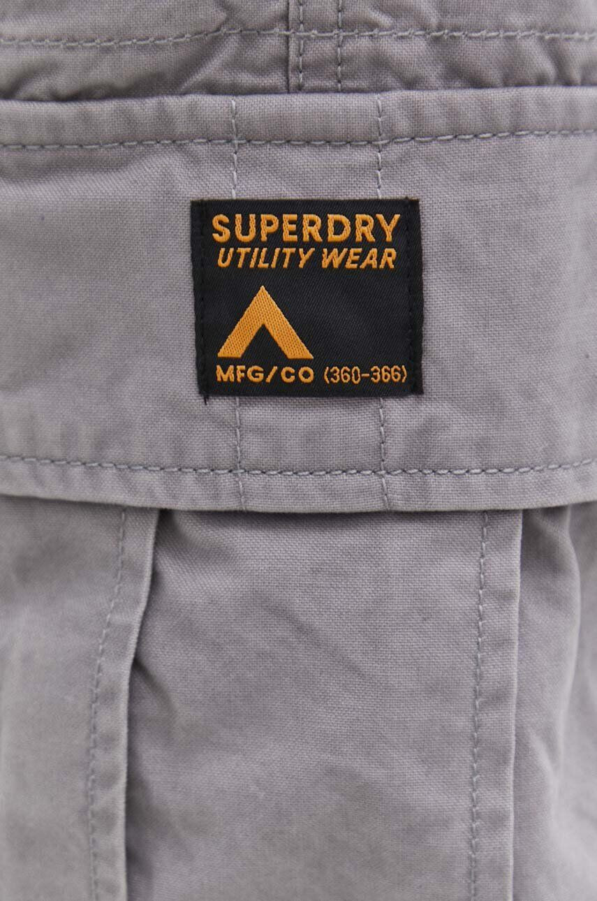 Superdry Памучен къс панталон в сиво - Pepit.bg