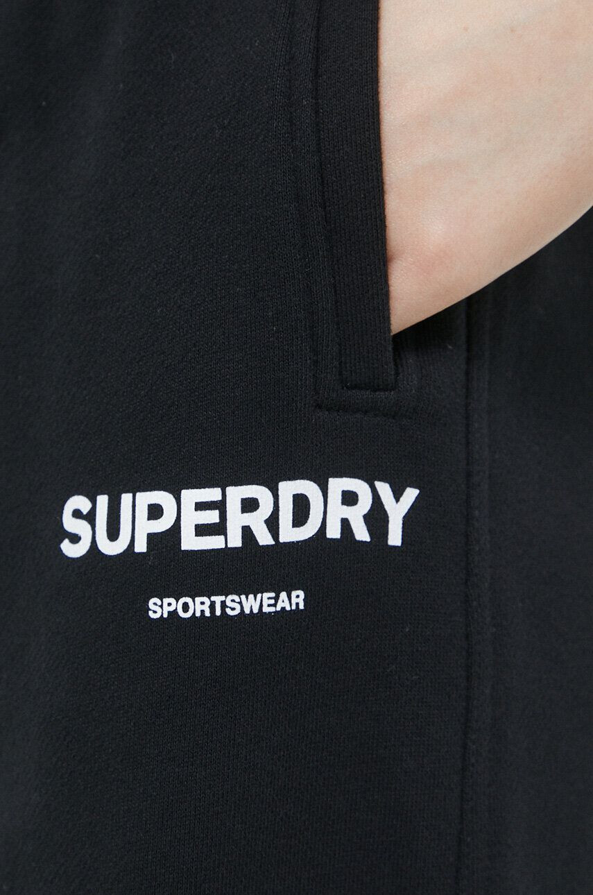 Superdry Памучен спортен панталон в черно с принт - Pepit.bg