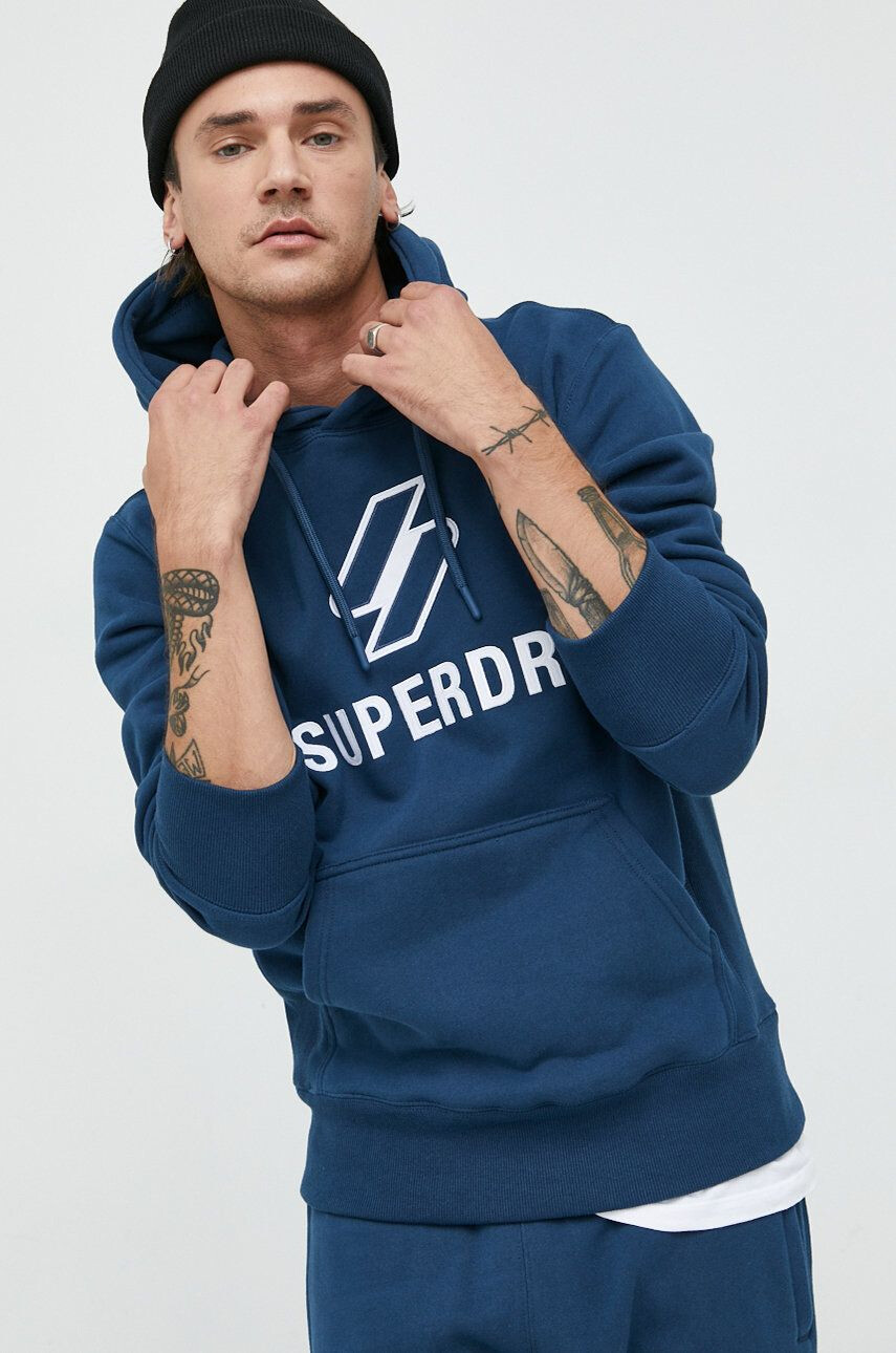 Superdry Памучен суичър в тъмносиньо с качулка с апликация - Pepit.bg