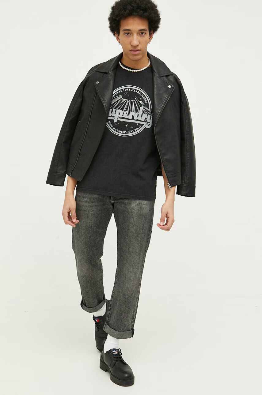 Superdry Памучна тениска в черно с принт - Pepit.bg