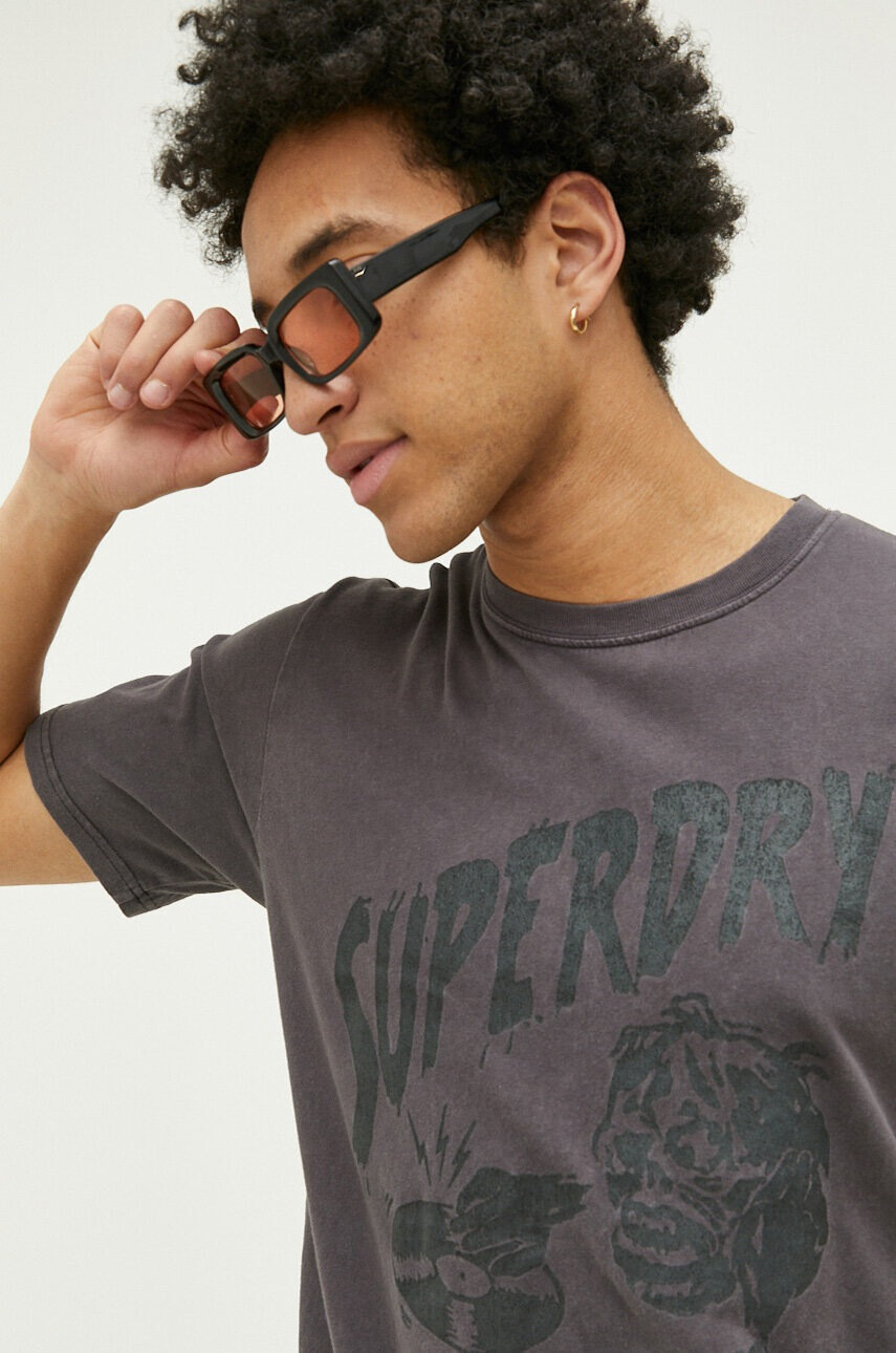 Superdry Памучна тениска в сиво с принт - Pepit.bg