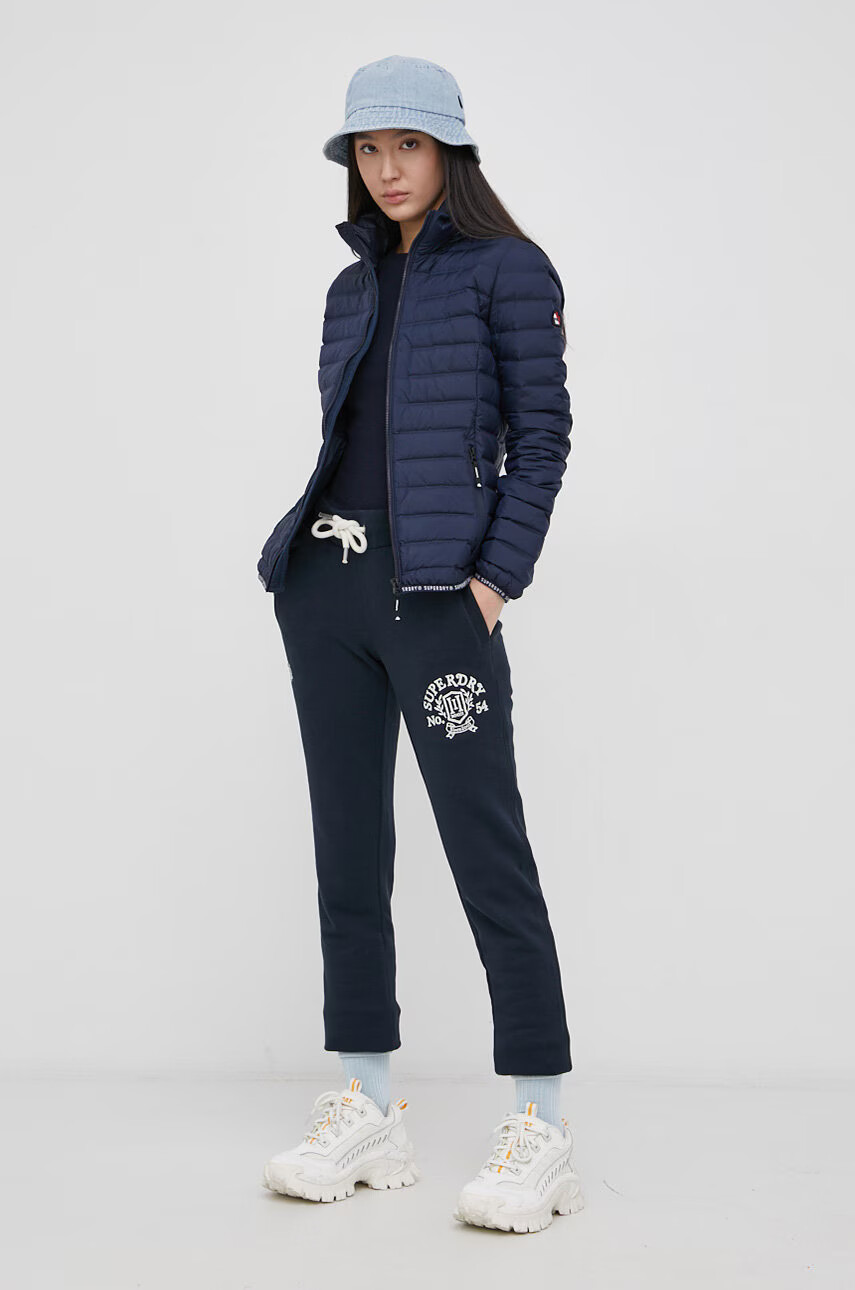 Superdry Панталон дамски в тъмносиньо с апликация - Pepit.bg