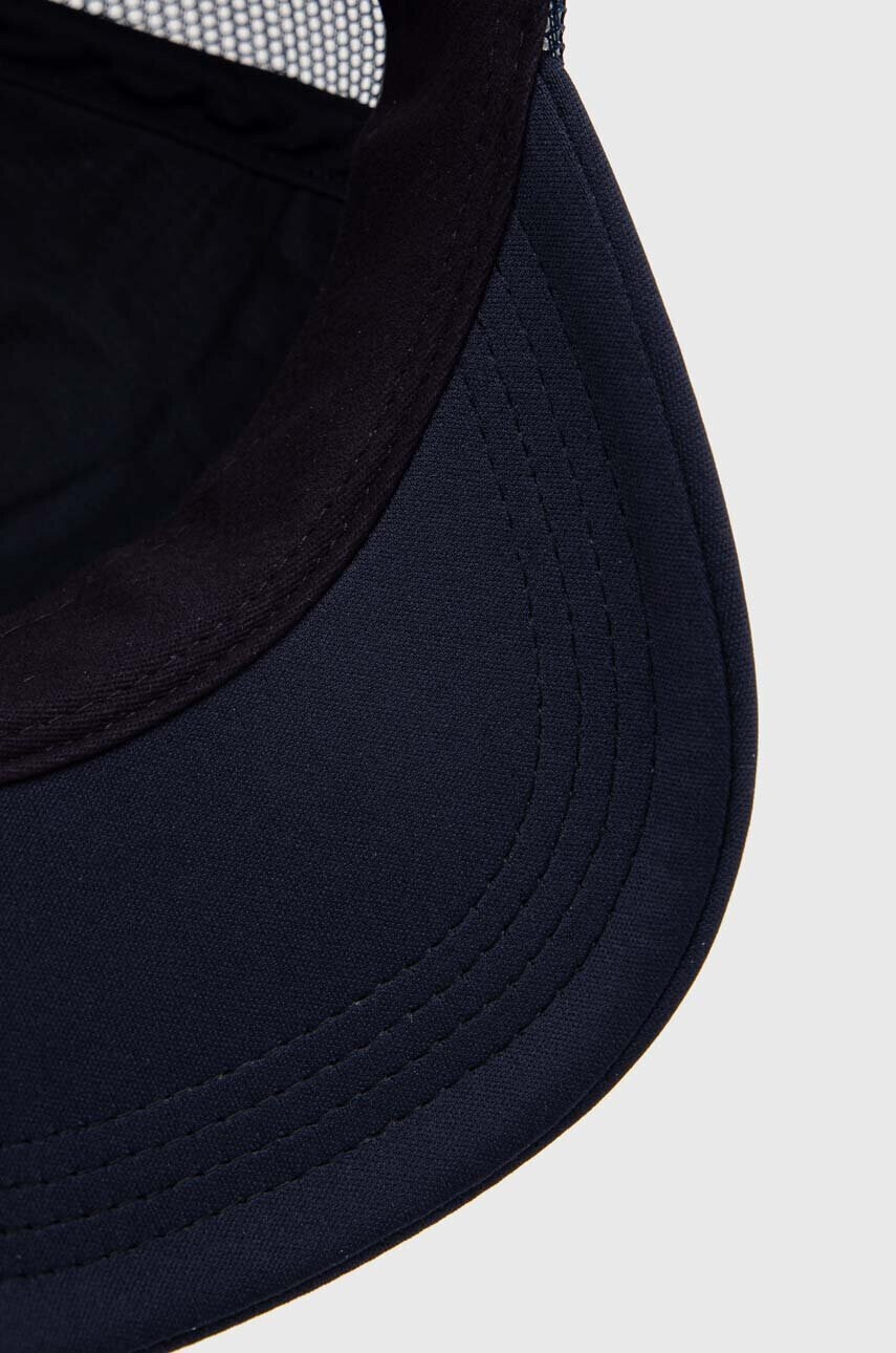 Superdry Шапка с козирка в бяло с апликация - Pepit.bg