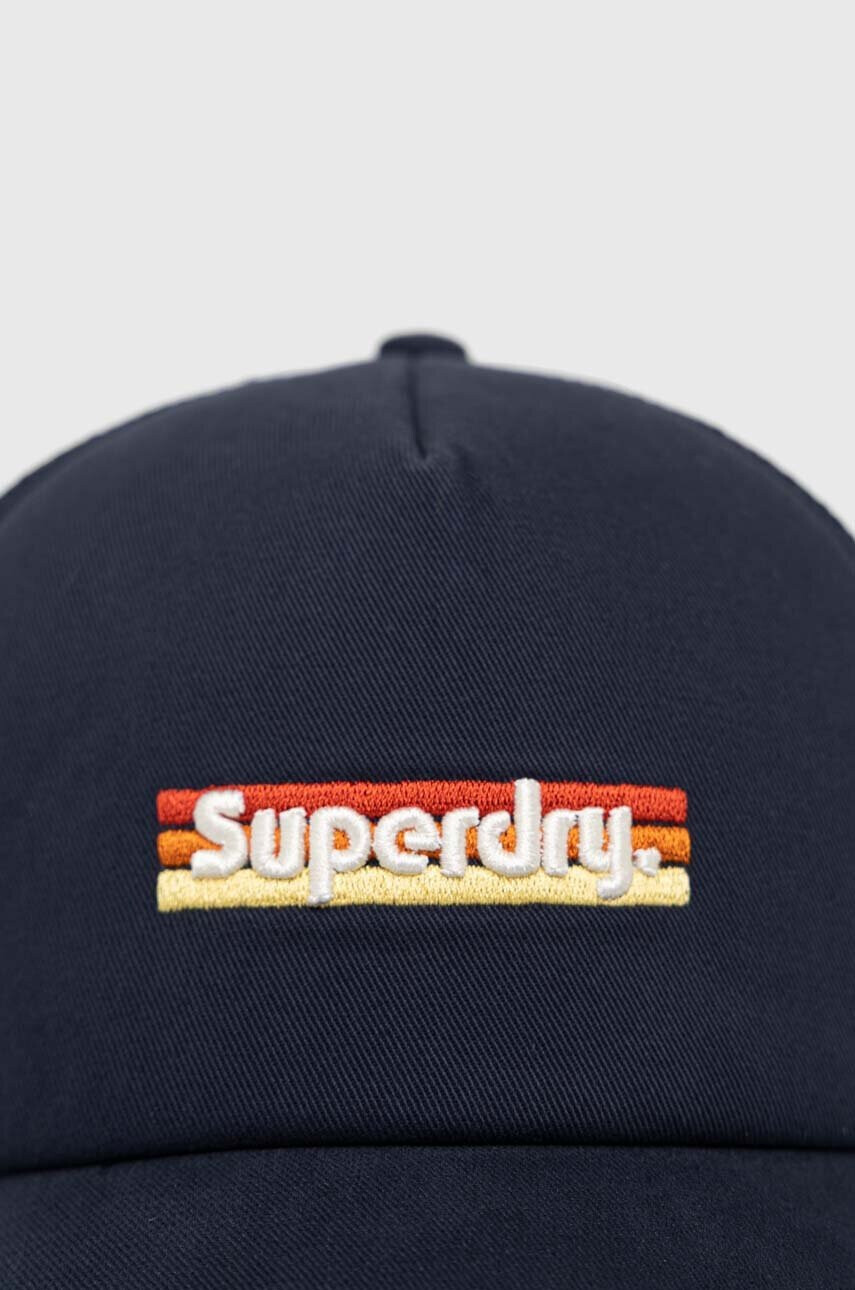 Superdry Шапка с козирка в тъмносиньо с апликация - Pepit.bg
