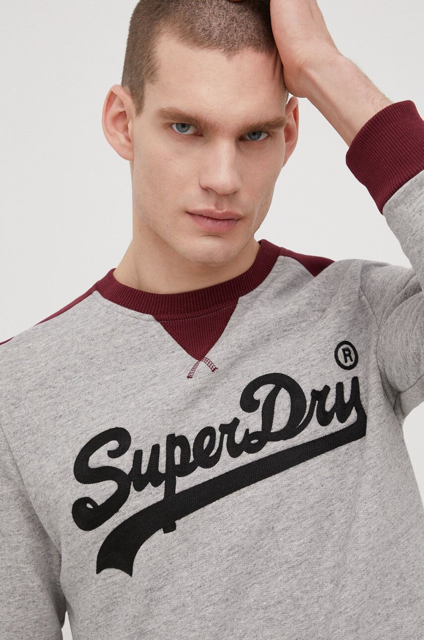 Superdry Суичър в сиво с апликация - Pepit.bg