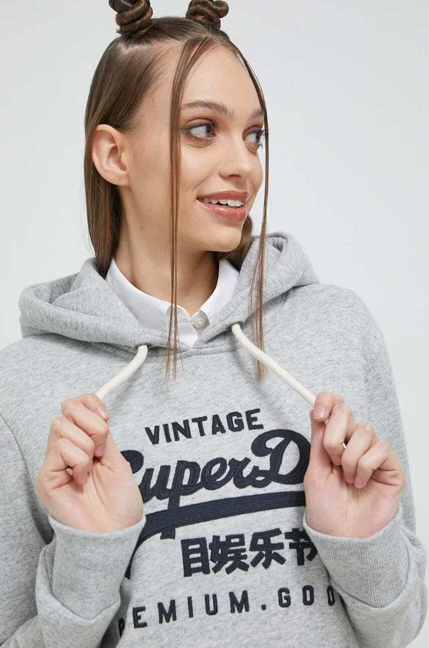 Superdry Суичър в сиво с качулка с апликация - Pepit.bg