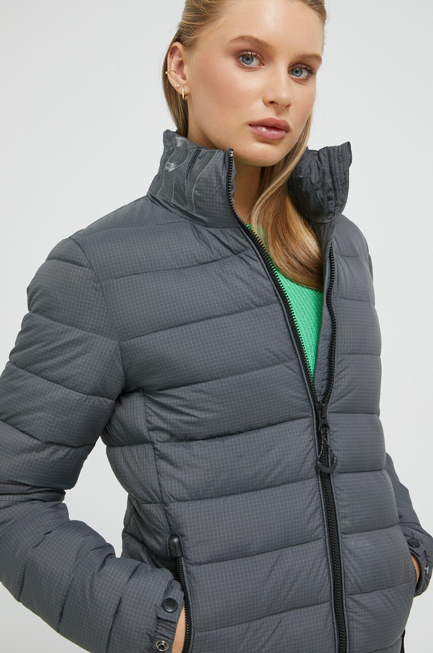 Superdry Яке в сиво с преходна изолация - Pepit.bg