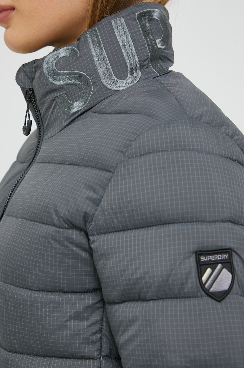 Superdry Яке в сиво с преходна изолация - Pepit.bg