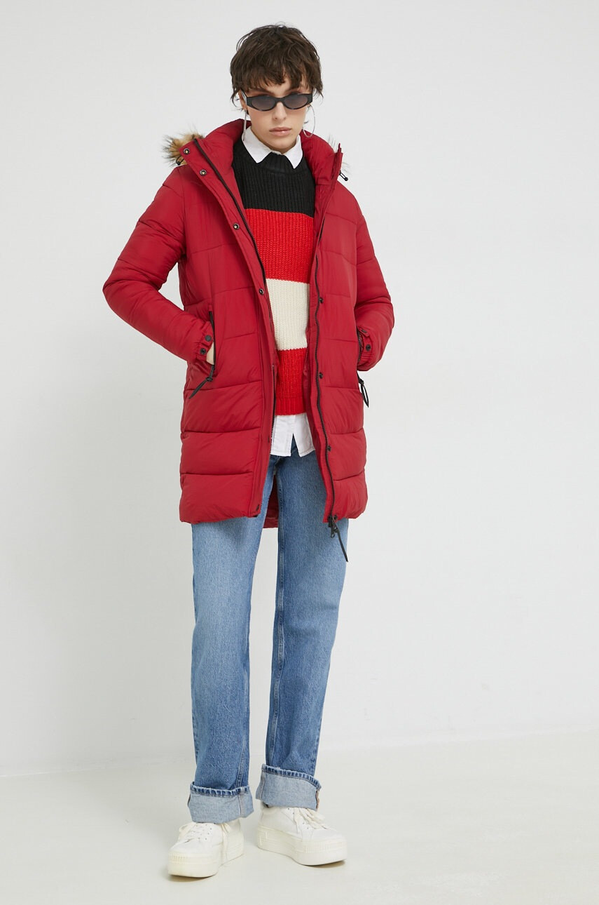 Superdry Яке в червено със зимна изолация - Pepit.bg