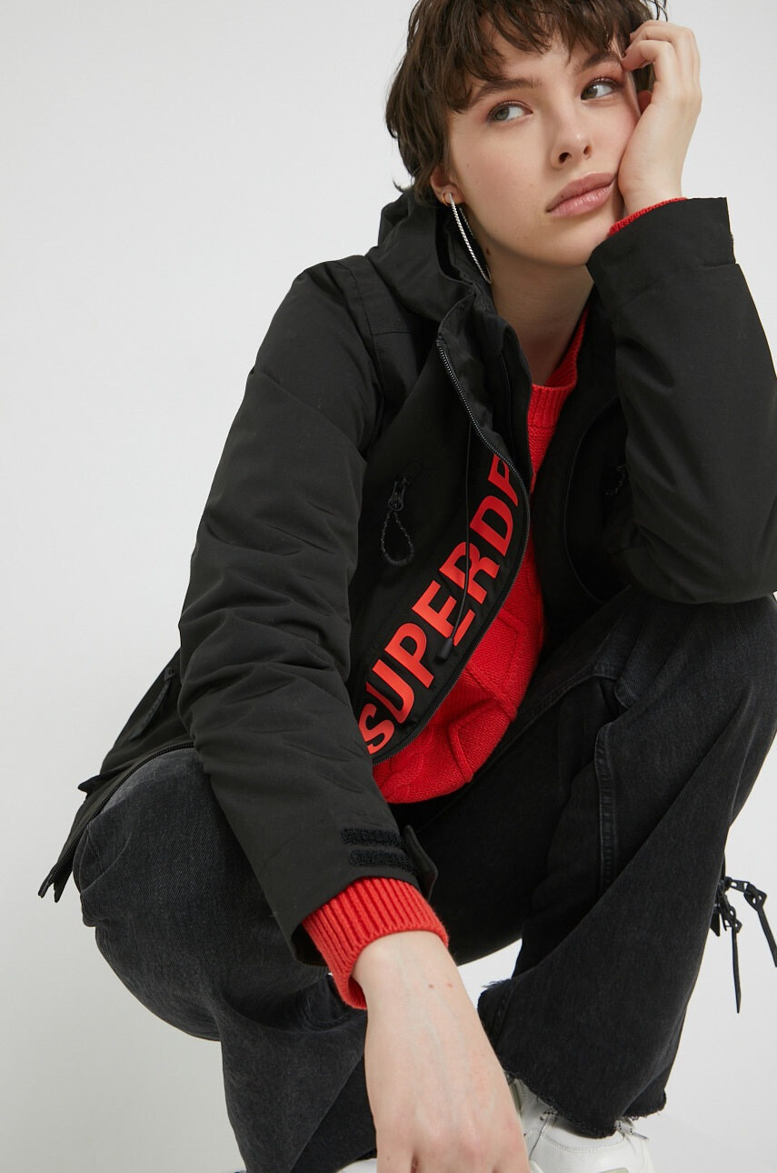 Superdry Яке в черно с преходна изолация - Pepit.bg