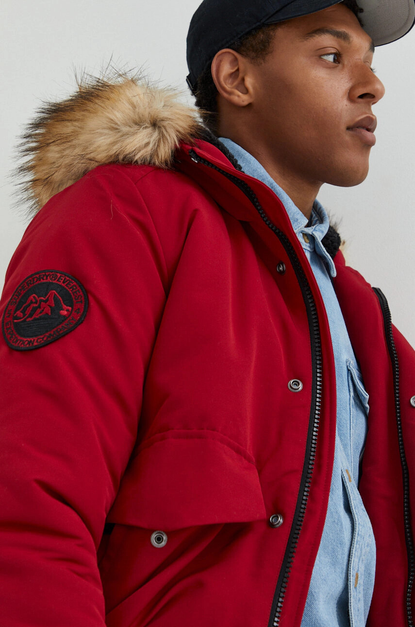 Superdry Яке в червено със зимна изолация - Pepit.bg
