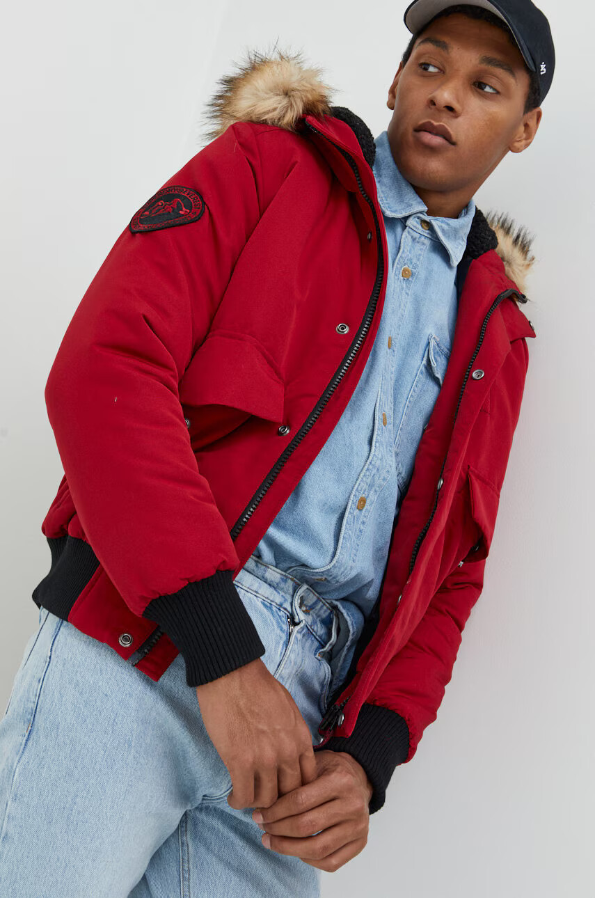 Superdry Яке в червено със зимна изолация - Pepit.bg