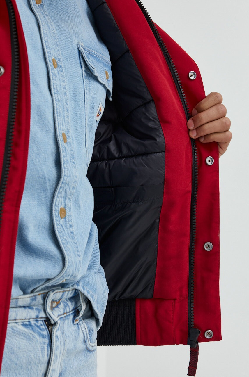 Superdry Яке в червено със зимна изолация - Pepit.bg